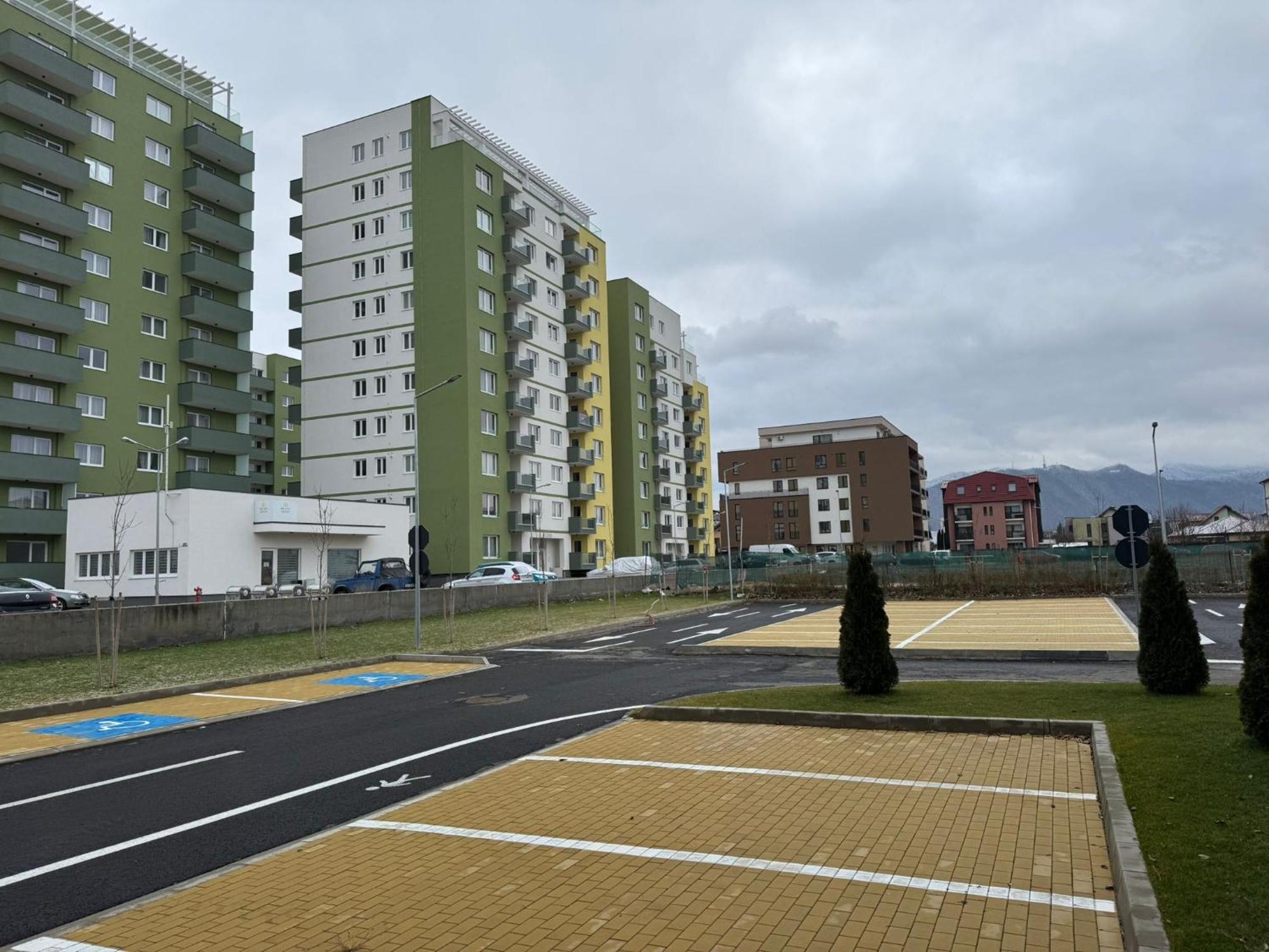 Coresi Mall Area Studios & Apartments By Glam Braşov Exterior foto