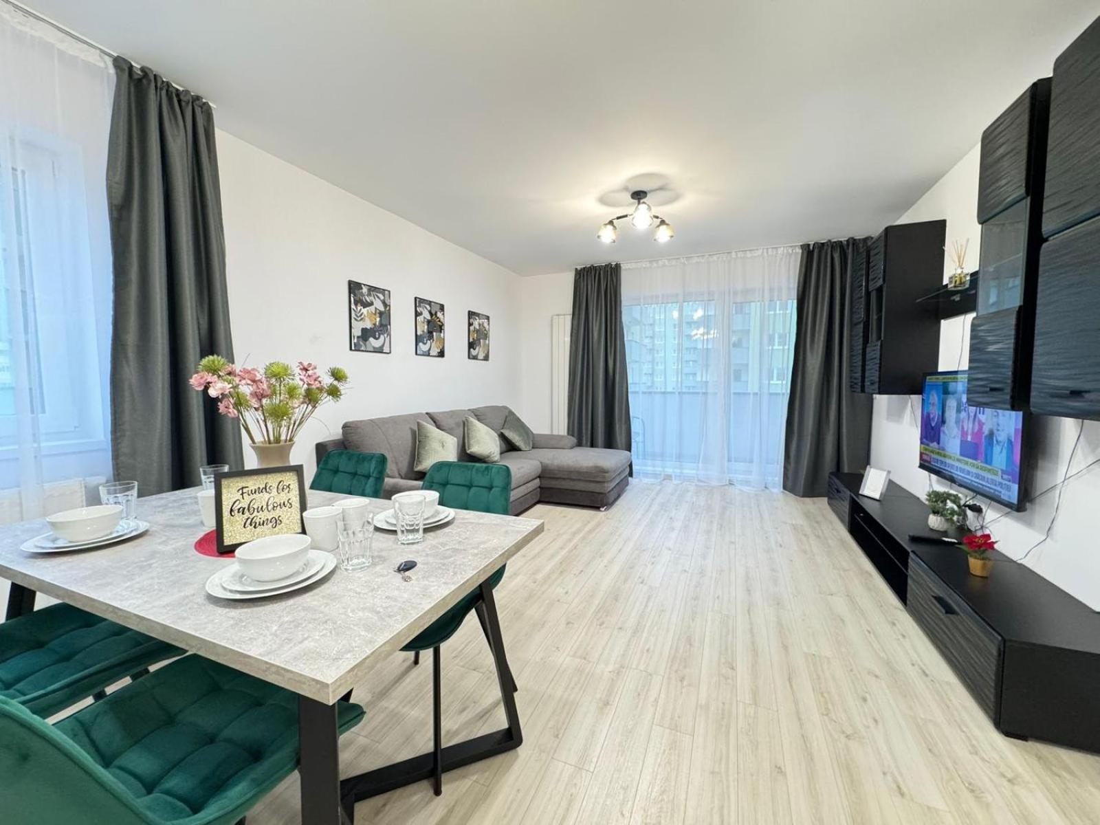 Coresi Mall Area Studios & Apartments By Glam Braşov Exterior foto