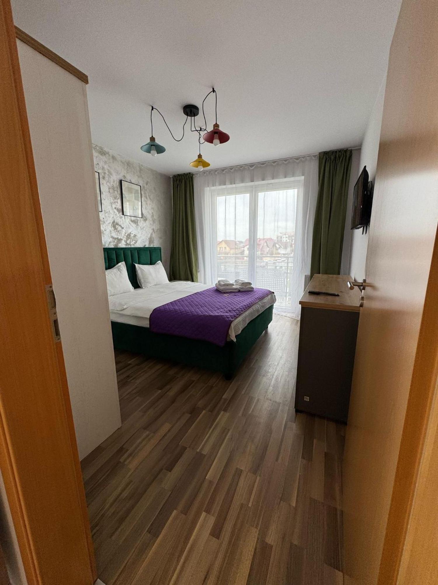 Coresi Mall Area Studios & Apartments By Glam Braşov Exterior foto