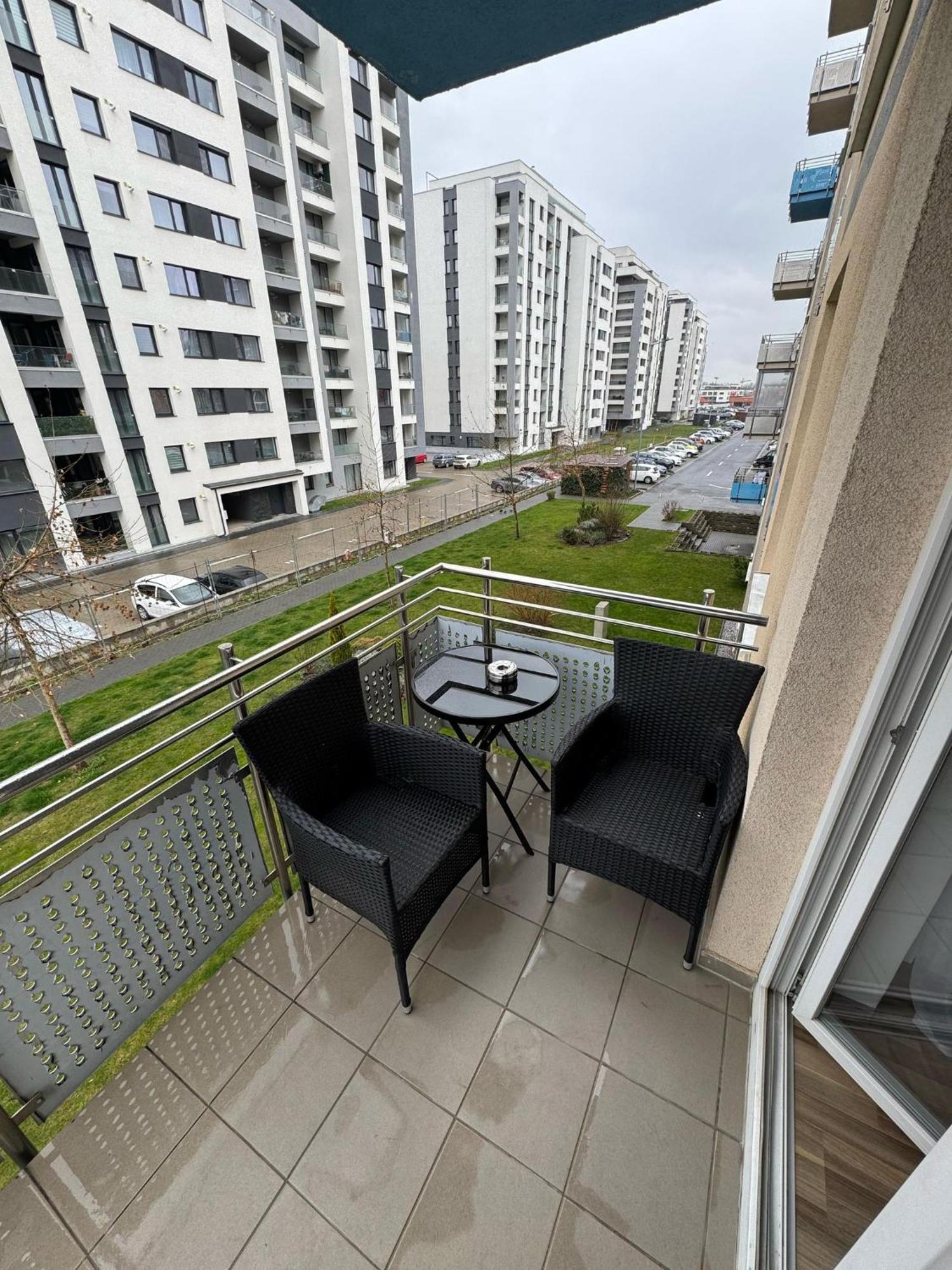 Coresi Mall Area Studios & Apartments By Glam Braşov Exterior foto